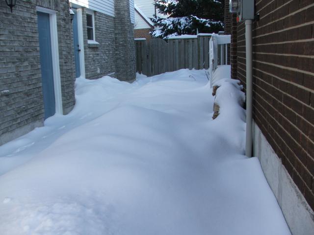 Southern Ontario 2008 snow between houses